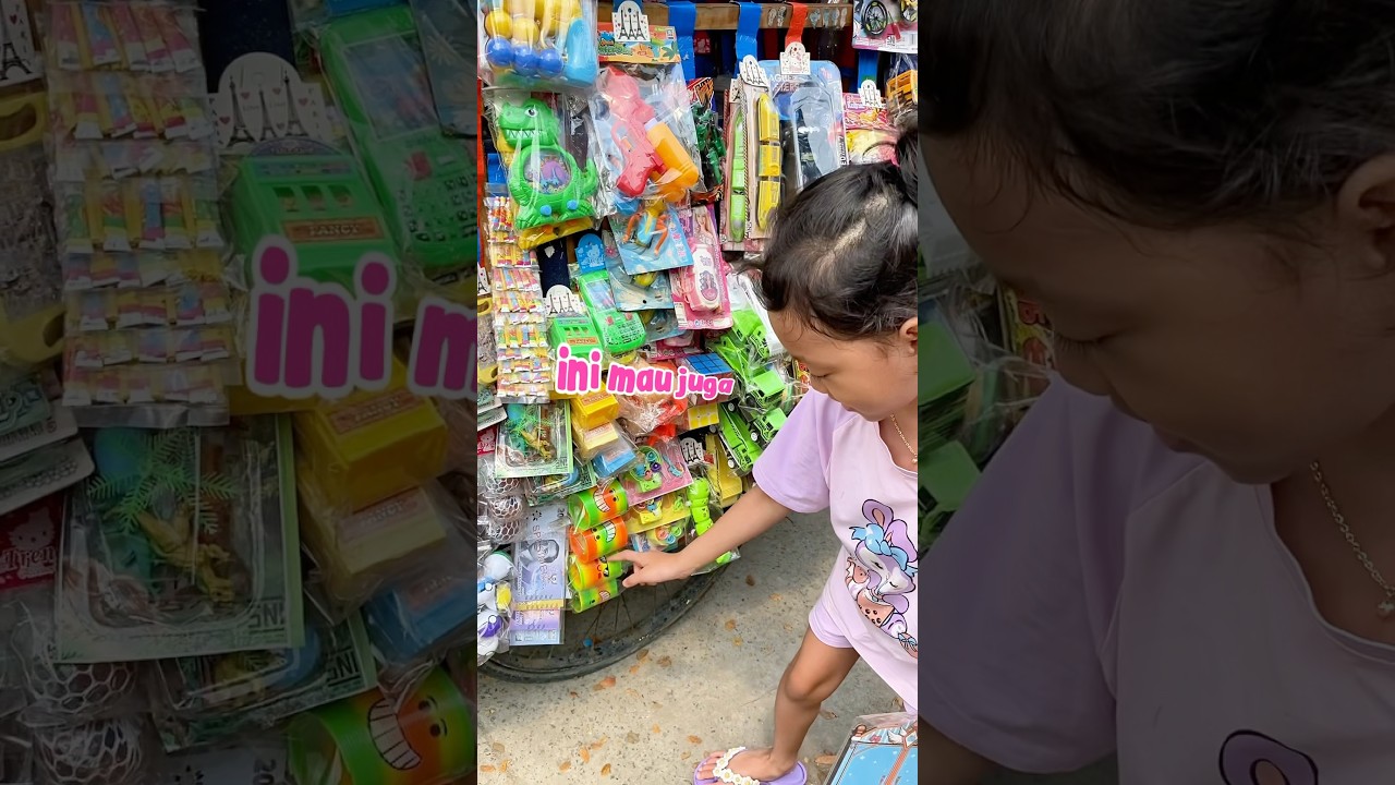 KHAIRANA BELI MAINAN DI ABANG ABANG KELILING #trending #shorts