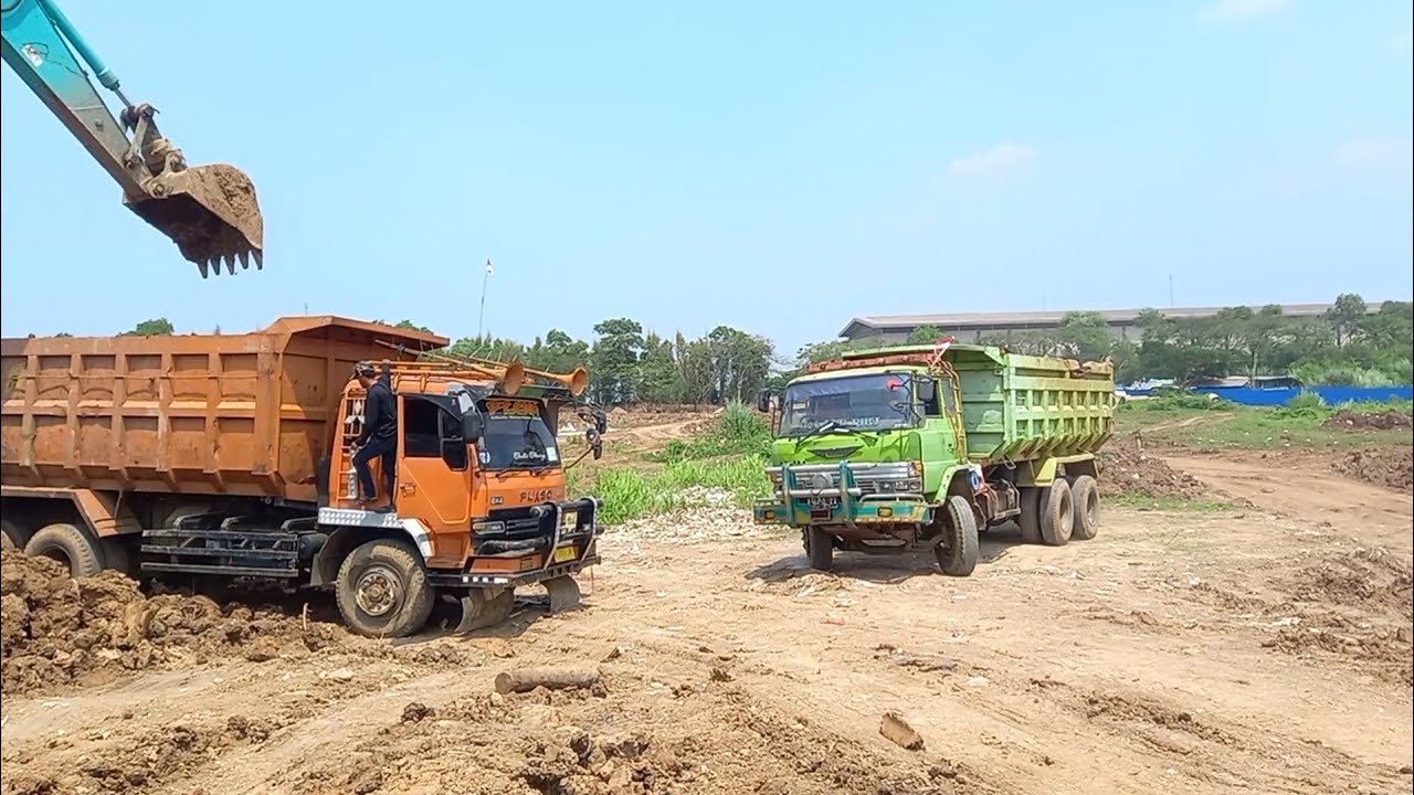 Truk Tronton Pengangkut Tanah, Excavator Loading Truck, Truk Mitsubishi Fuso vs Hino Ranger Legen