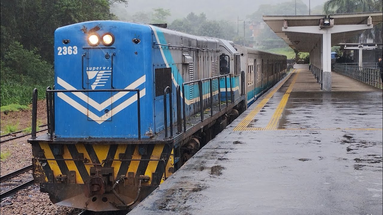 composição liderada pela 2363 partindo do terminal Vila inhomirim com destino a Saracuruna