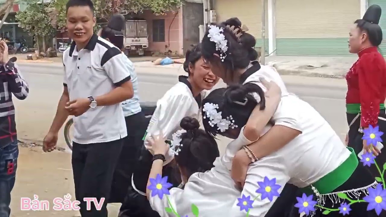 Những tràng trai cô gái xinh mừng đại hội toàn dân rất tuyệt 😍😍  