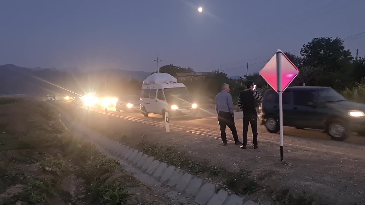 VOA on the Scene: Tens of Thousands Flee Nagorno-Karabakh for Armenia | VOANews