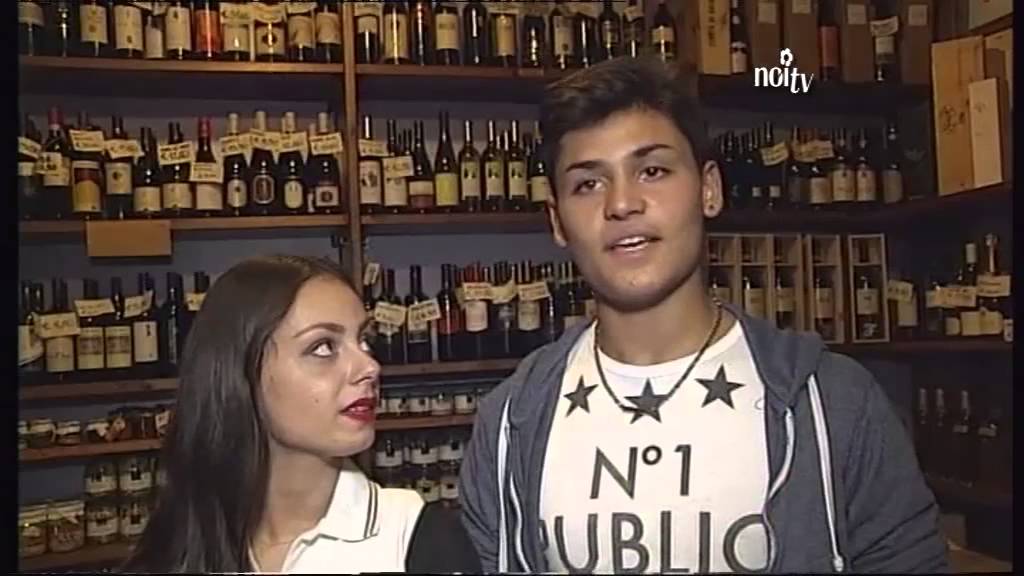 Raffaello balla tra la sua gente