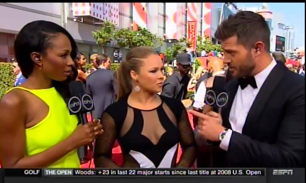 Ronda Rousey wins  Best Fighter at the 2015 ESPY's then fires shots at Floyd Mayweather jr