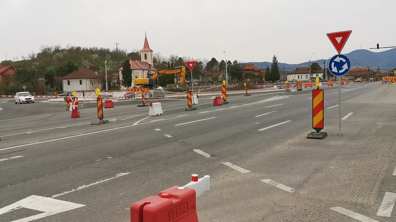 Giratoriul de la S&acirc;ntuhalm &icirc;n șantier, aprilie 2021