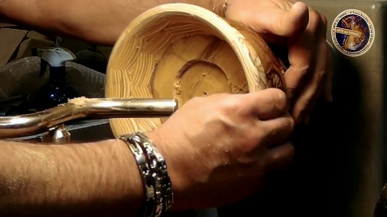 Coppa betulla spalted con segmentato di multistrato di betulla.