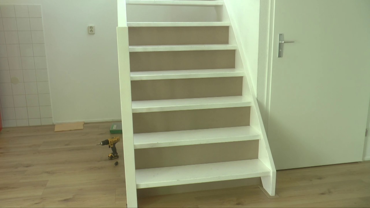 Een woning opknappen deel 6 en 7  Trap dichten en extra keukenblad plaatsen