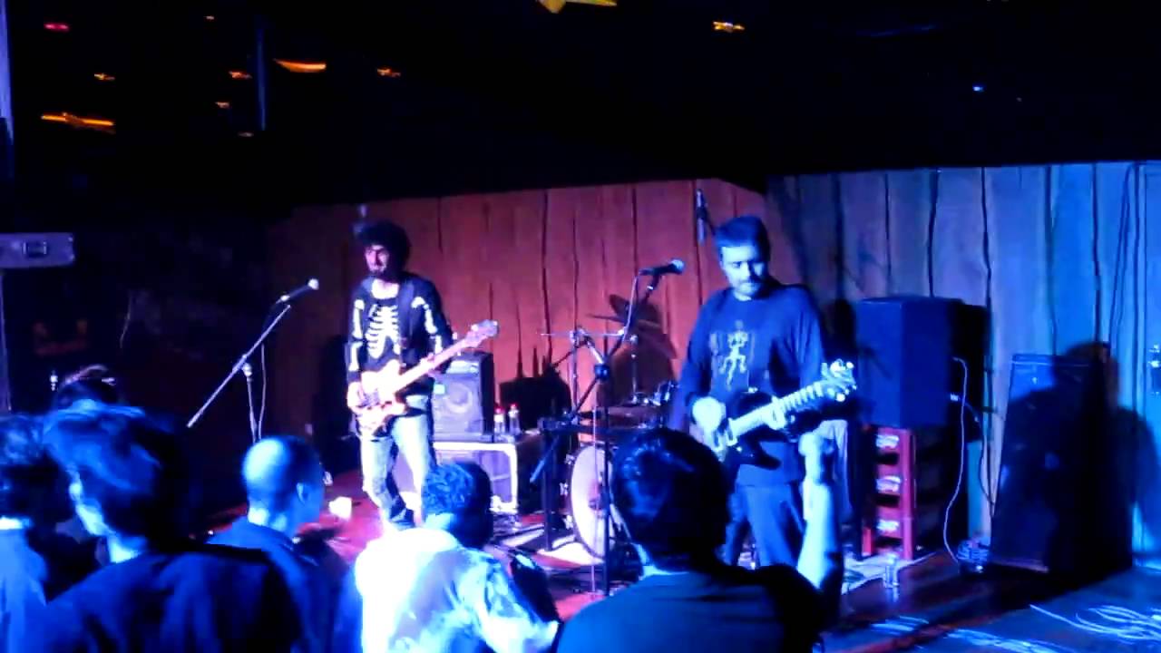 mamá ladilla - ataca / heidi medley / tu fiesta - sala mao mao beach Santander 2011.avi