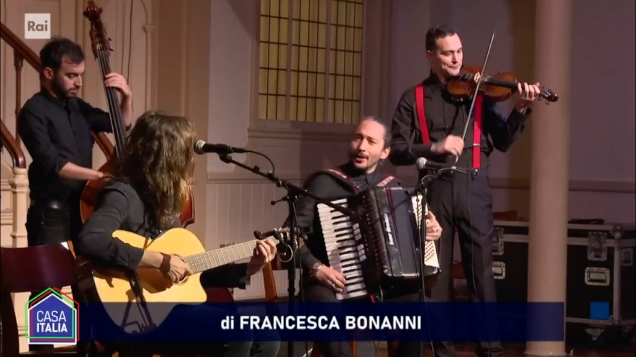 Ars Nova Napoli raccontano a Casa Italia in onda su Rai Italia il tour Neapolis 2500