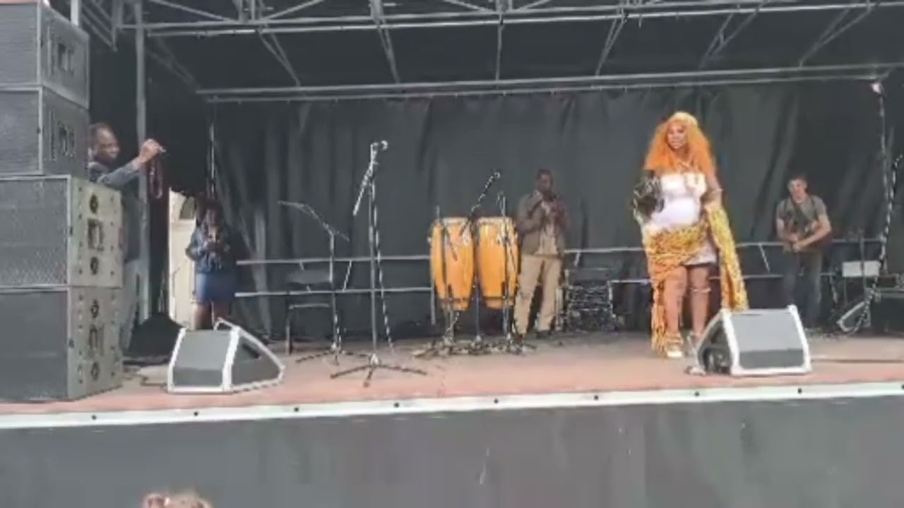 Blah moh by Allou la Lionne du Centre