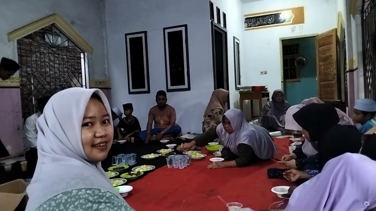 RUTINITAS SORE DIBULAN RAMADHAN BERBUKA PUASA BERSAMA KELUARGA 