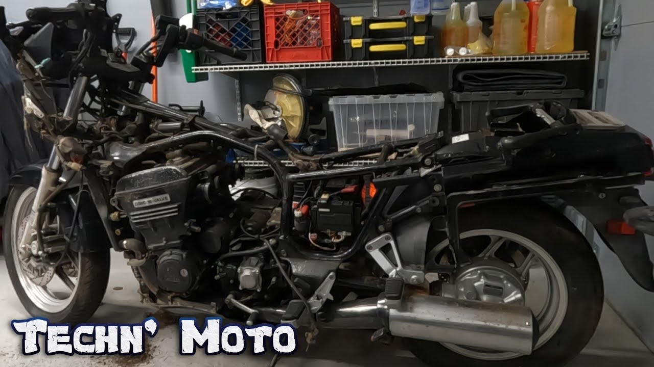 Removing Plastics From the Kawasaki Concours ZG1000 | Techn' Moto