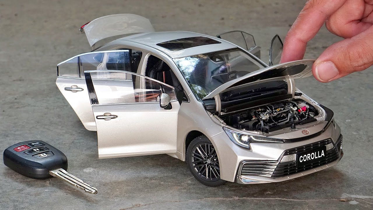 Unboxing of Toyota Corolla 2022 1:18 Scale Diecast Model Car