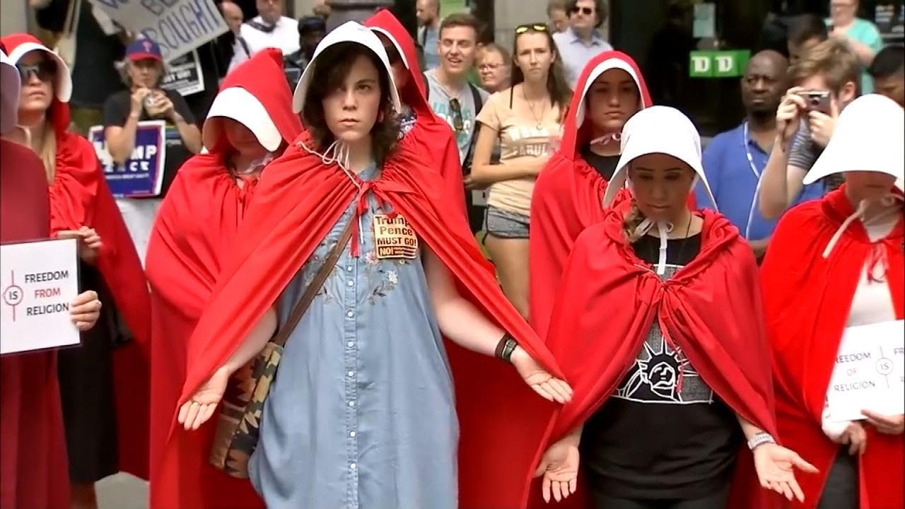 Women Wear &lsquo;Handmaid&rsquo;s Tale&rsquo; Outfits to Protest Abortion Bill