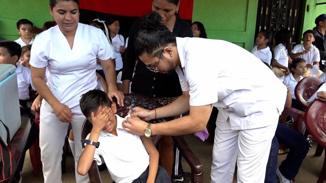 Vacunan contra el Virus del Papiloma Humano a niños del barrio Jorge Dimitrov