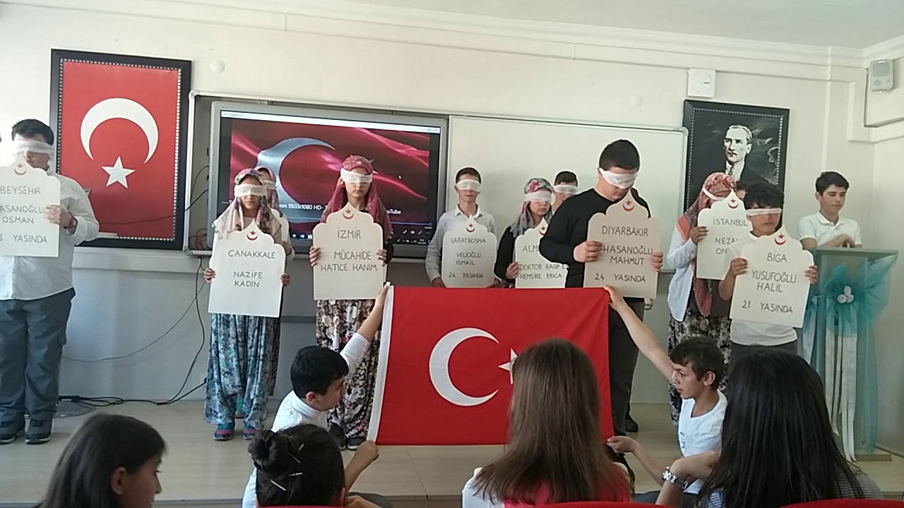 7D Sınıfı 12 Mart İstiklal Marşı'nın Kabulü Gösterisi
