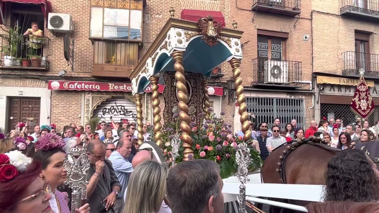 El simpecado de la Hermandad de la Virgen del Rocío de Toledo visitó a la Virgen de la Estrella