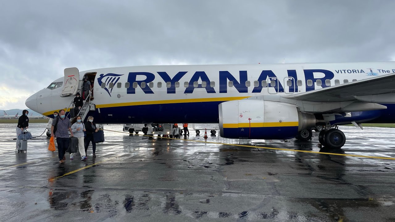 TRIP REPORT | RYANAIR NEW SEATS | 737-800 | LONDON STANSTED-LOURDES/TARBES | ECONOMY | HD