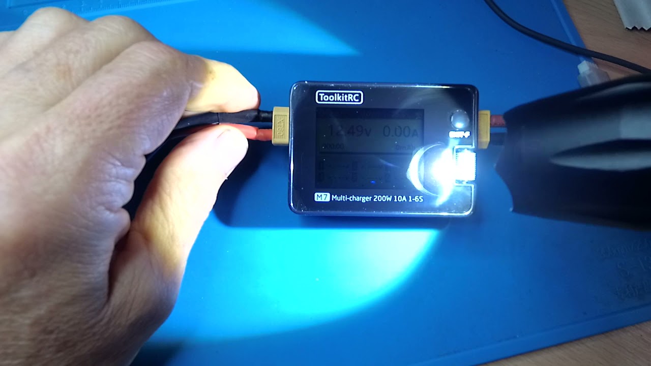 ToolkitRC M7 экран не светится