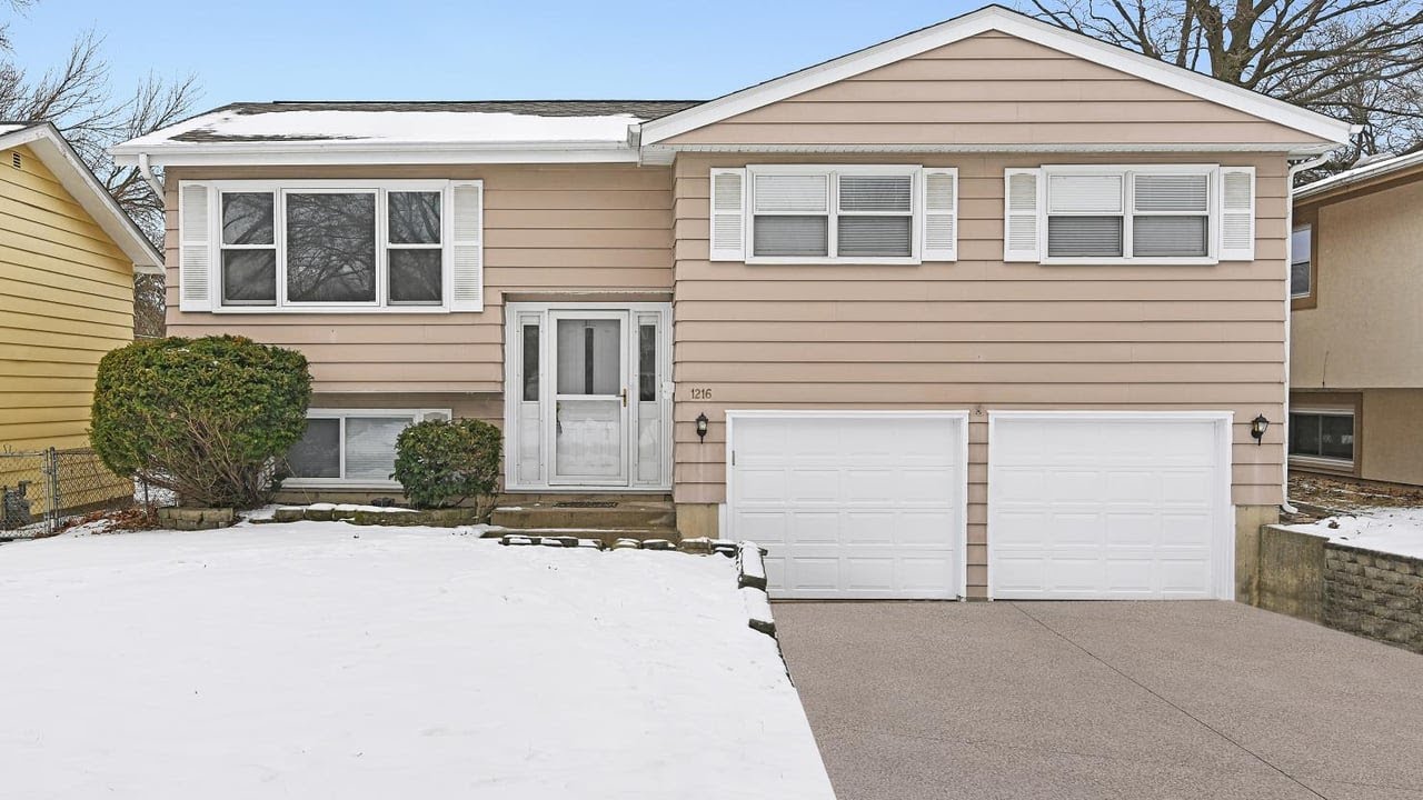 1216 E Elm St, Wheaton, IL