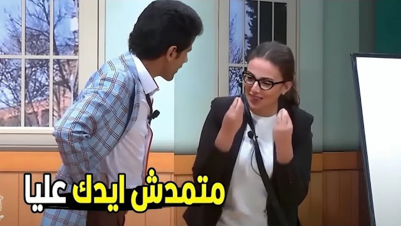 انا معملتش حاجه عشان تضربني علي المسرح 😱 | شوف خناقة إسراء عبد الفتاح و حمدي الميرغني