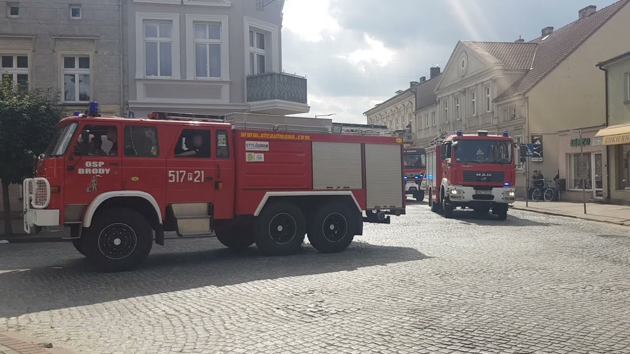 Przejazd pojazdów pożarniczych z powiatu nowotomyskiego ulicami Nowego Tomyśla - 4 września 2021