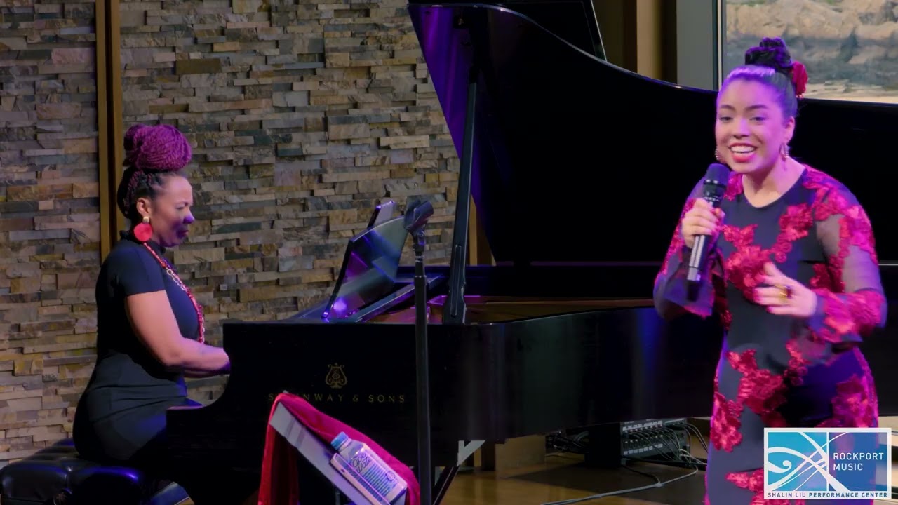 Lucía performs 