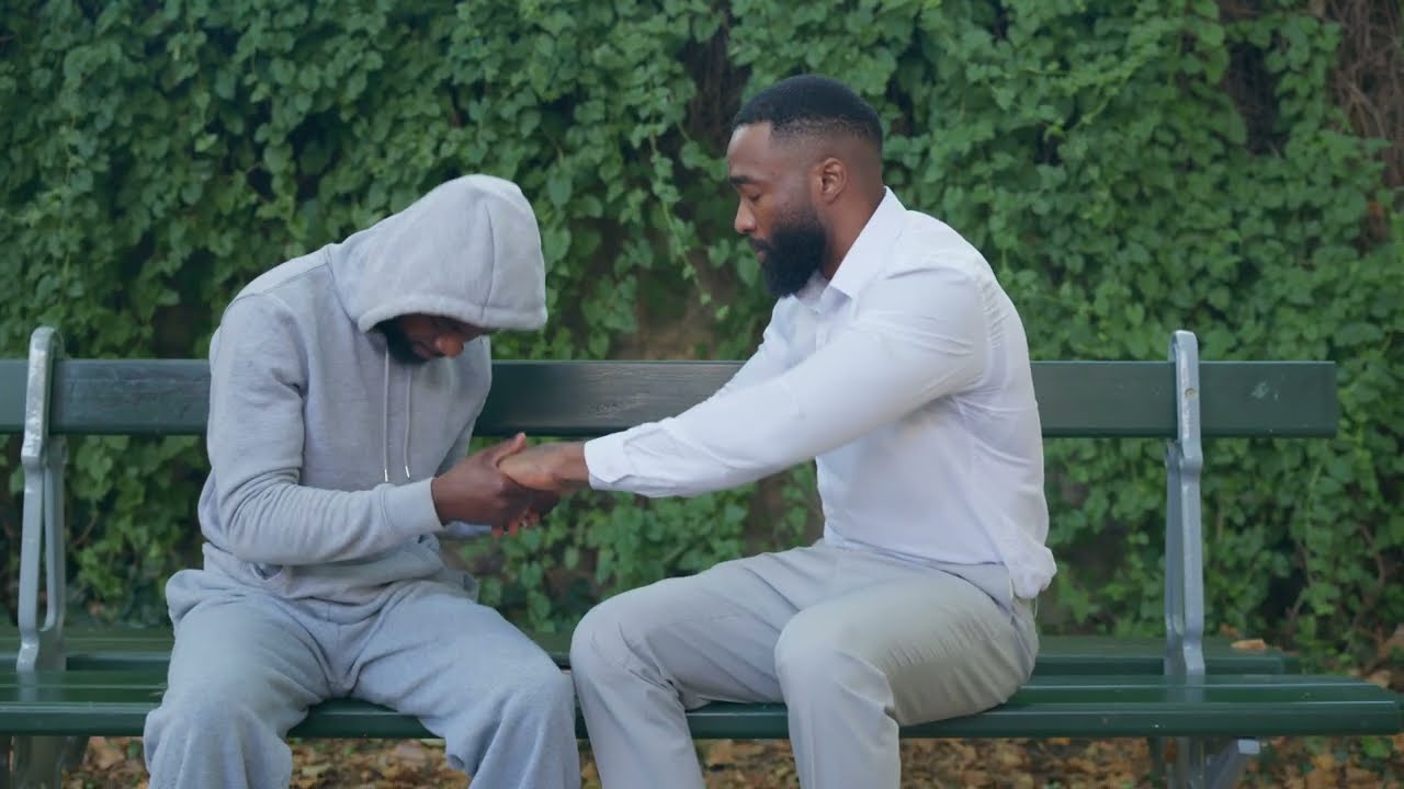PRÉS DE TOI (clip officiel) Mardochée Bokelo