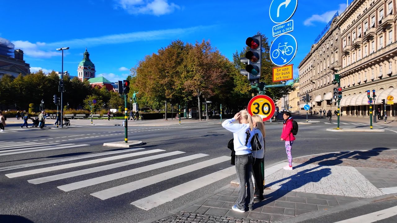 Stockholm Street Style | What People Wear in Stockholm | Trendiest Looks! | Sunny Stockholm🍂🇸🇪