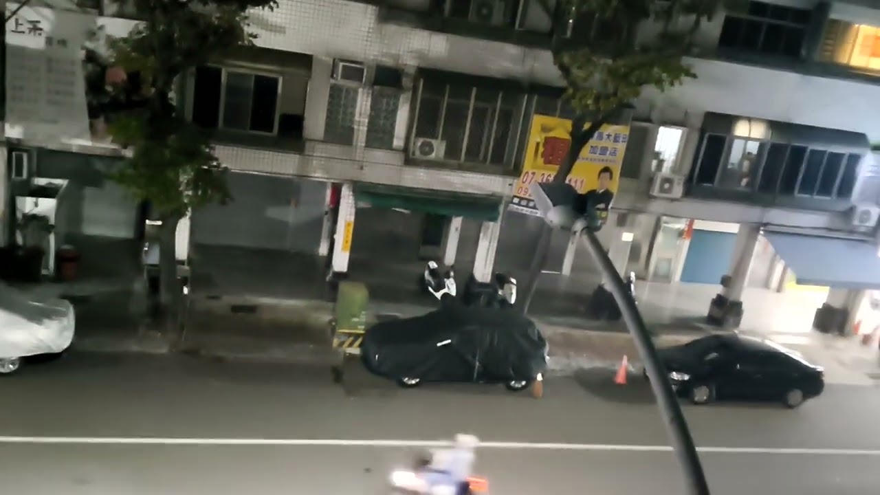 週日晚上莊敬路。