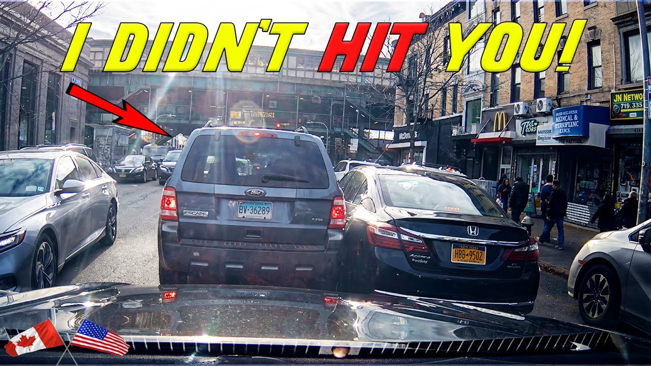 Глупый водитель даже не знает, что его снимают на камеру.