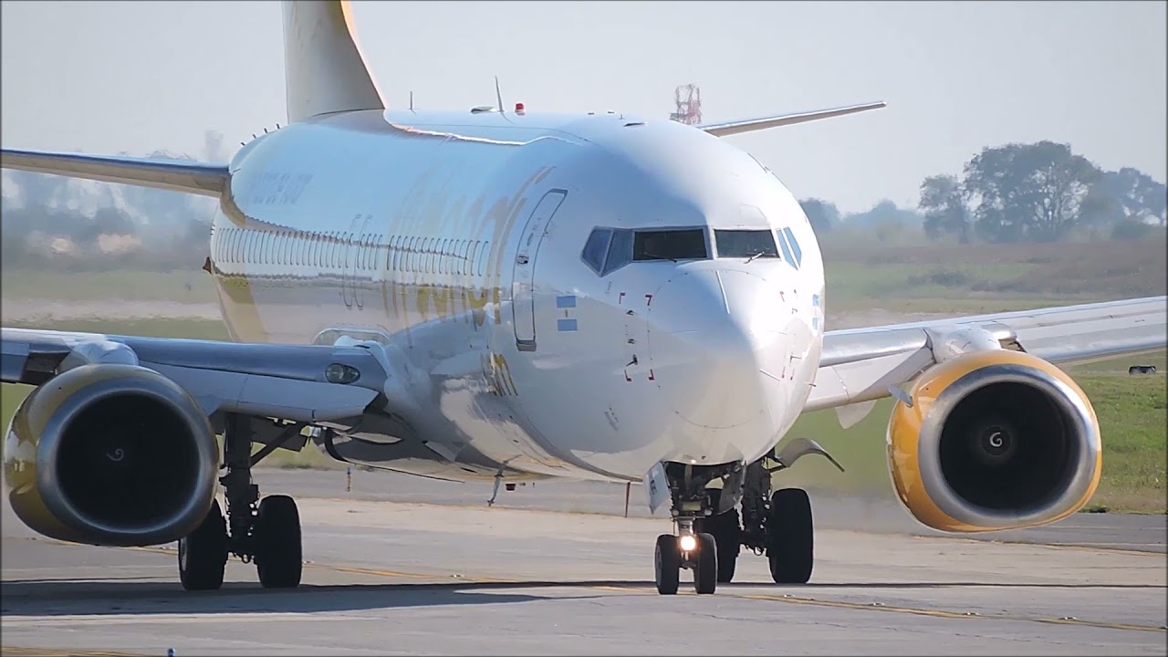 Spotting Aeropuerto Cordoba (14ABR21) - E190 AR, B738 Flybondi, C. Citation 501 LV-BFM