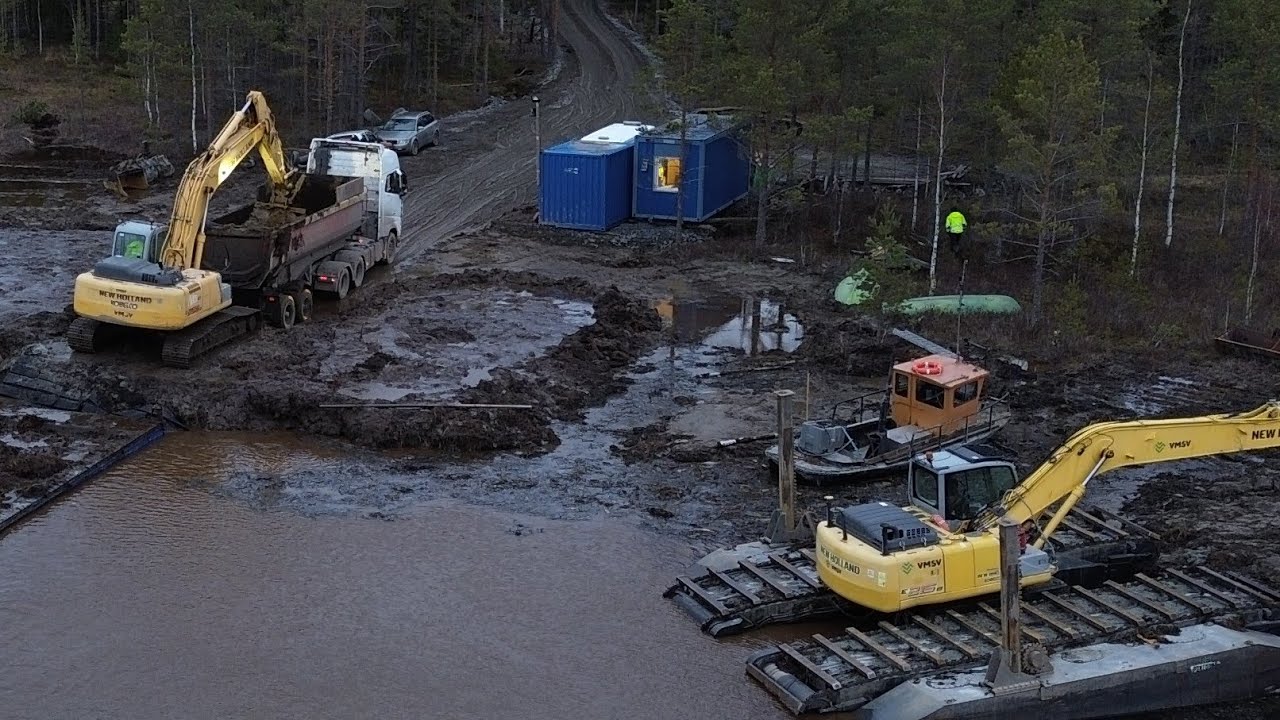 Kirkko-Surnuin ruoppaus täydessä vauhdissa (Drone ilmakuvaa)