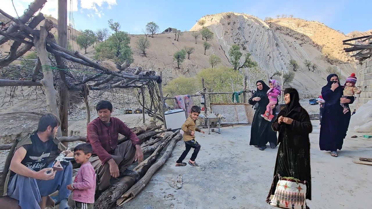A rural family. A fight between Narges and Babak led to Babak leaving the village.