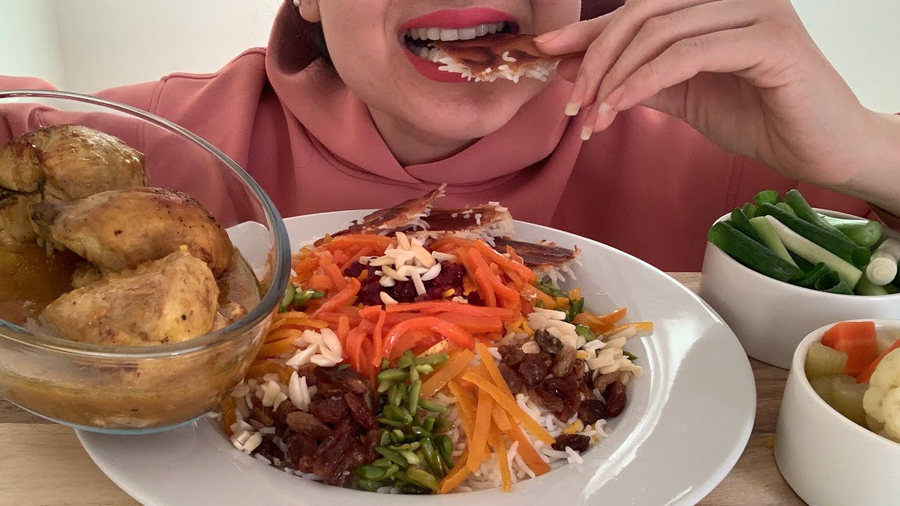 Asmr eating Shirin polo & chicken (Persian sweet rice)| موکبانگ شیرین پلو با مرغ، شور ترشی و ته دیگ