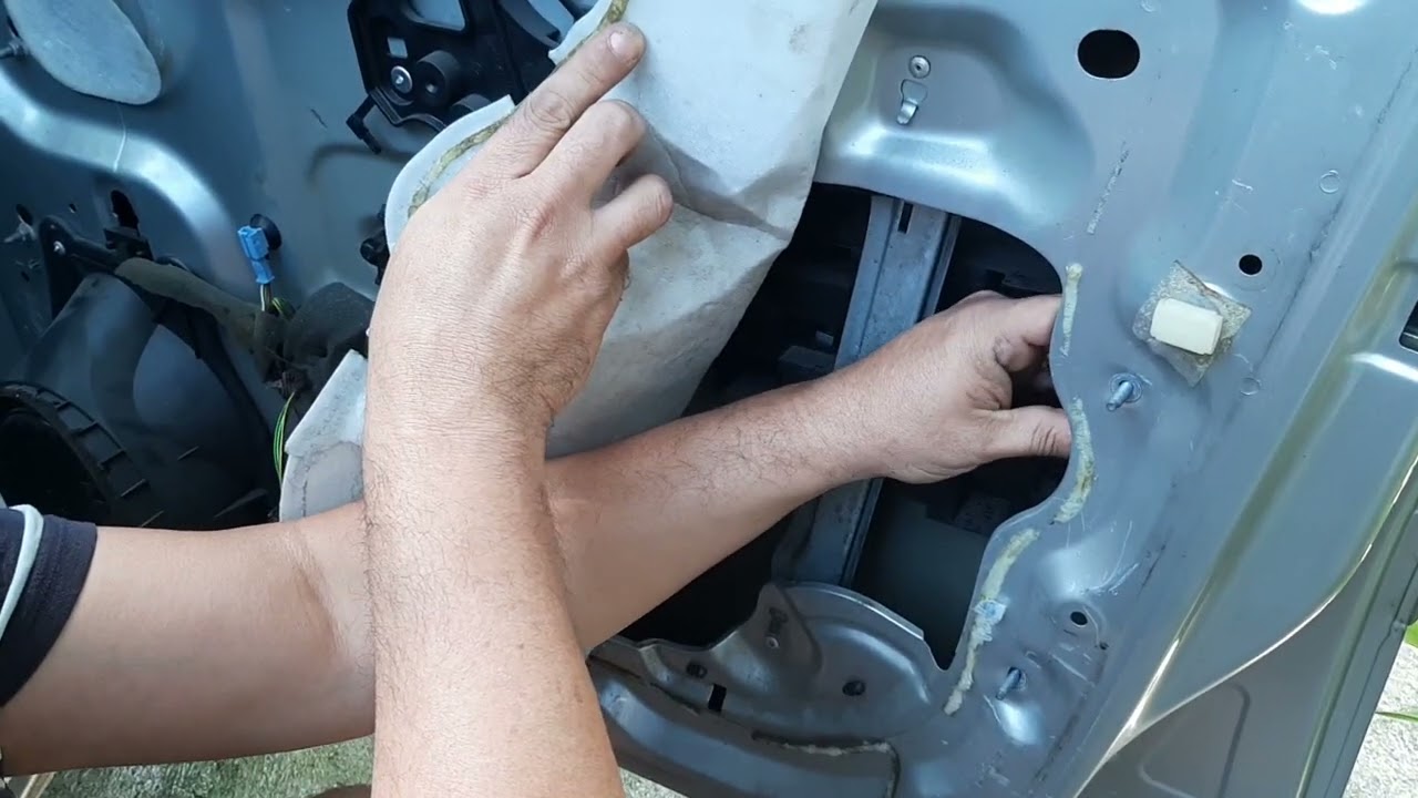 como Retirar a Fechadura elétrica nos modelos C4 Picasso e Gran Picasso.