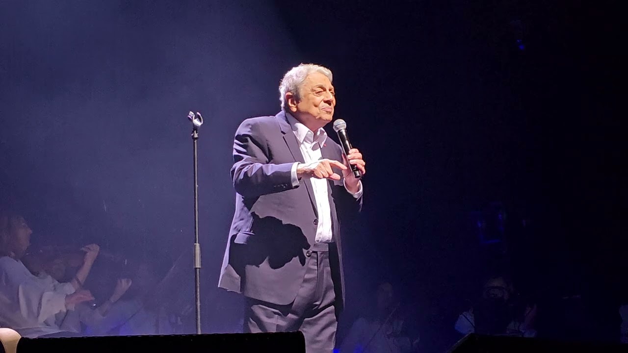 Enrico Macias - L'Olympia 24 - Intro L'instituteur+Il reste aujourd'hui (4k)