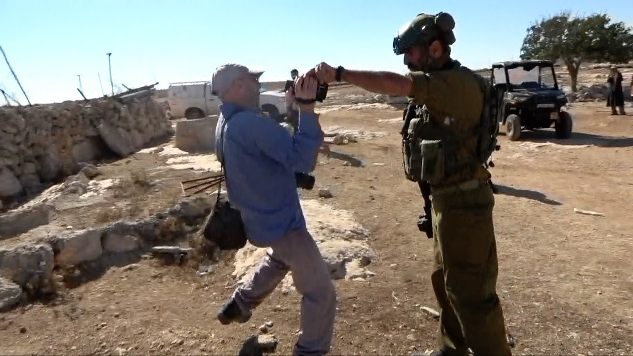 חייל הטריד תושבים ותקף פעיל בתואנה שאסור לצלם חיילים בח'ירבת סוסיא, דרום הר חברון