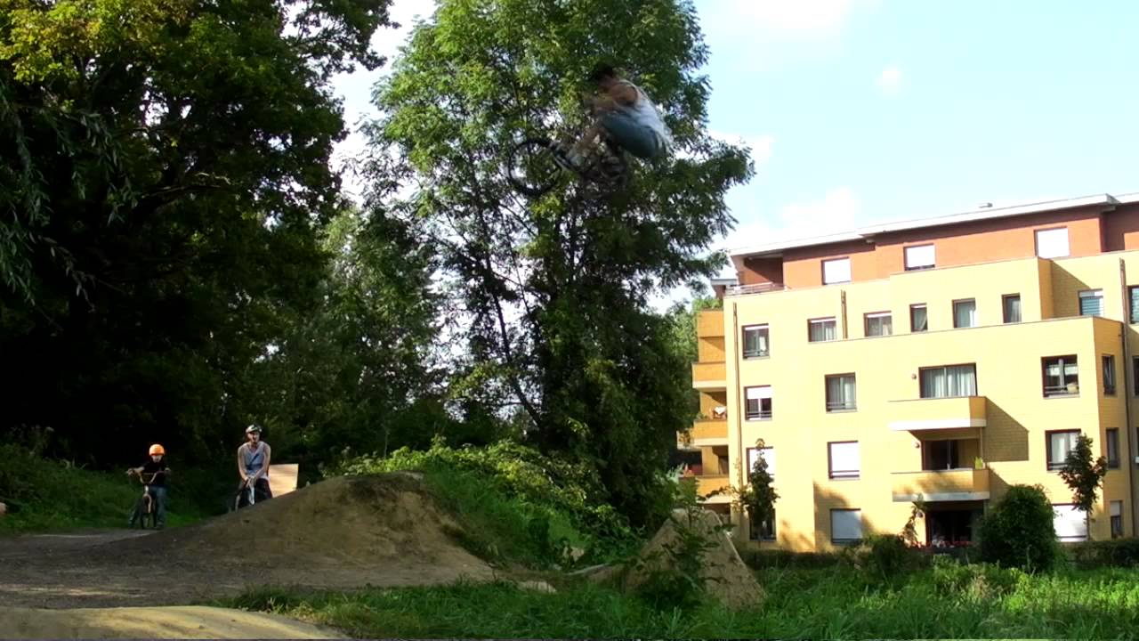 Как научиться высоко вылетать с радиуса на BMX/MTB | Школа BMX Online #25 [Дима Гордей]