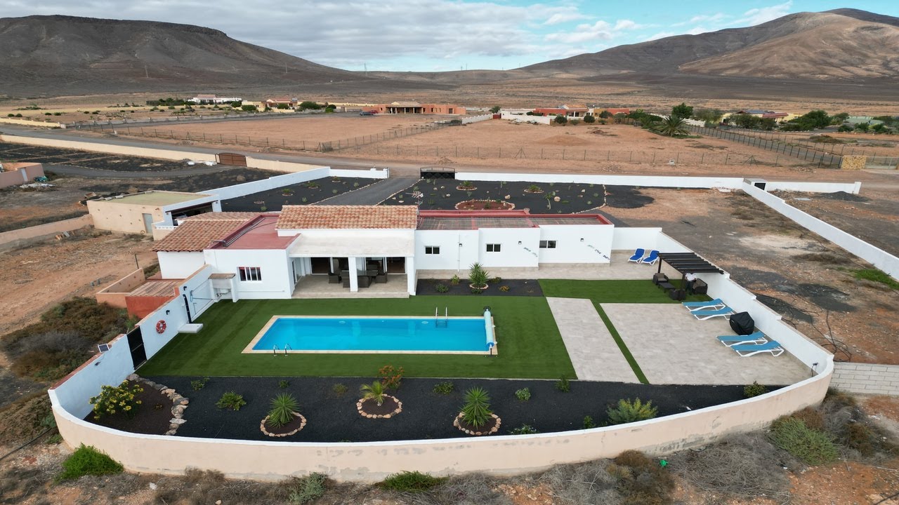 TRQUIVIJATE Gorgeous Villa now for sale with huge plot of 10,000m2