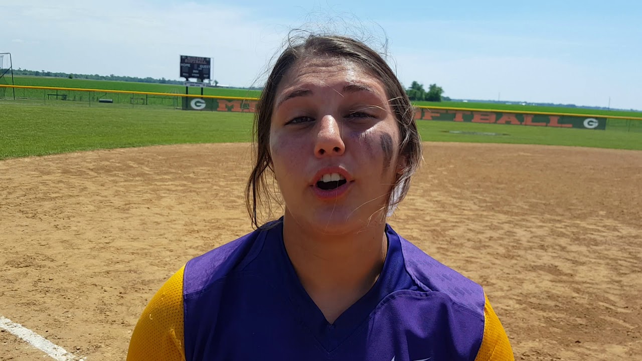 Williamsville softball pitcher Payton Long