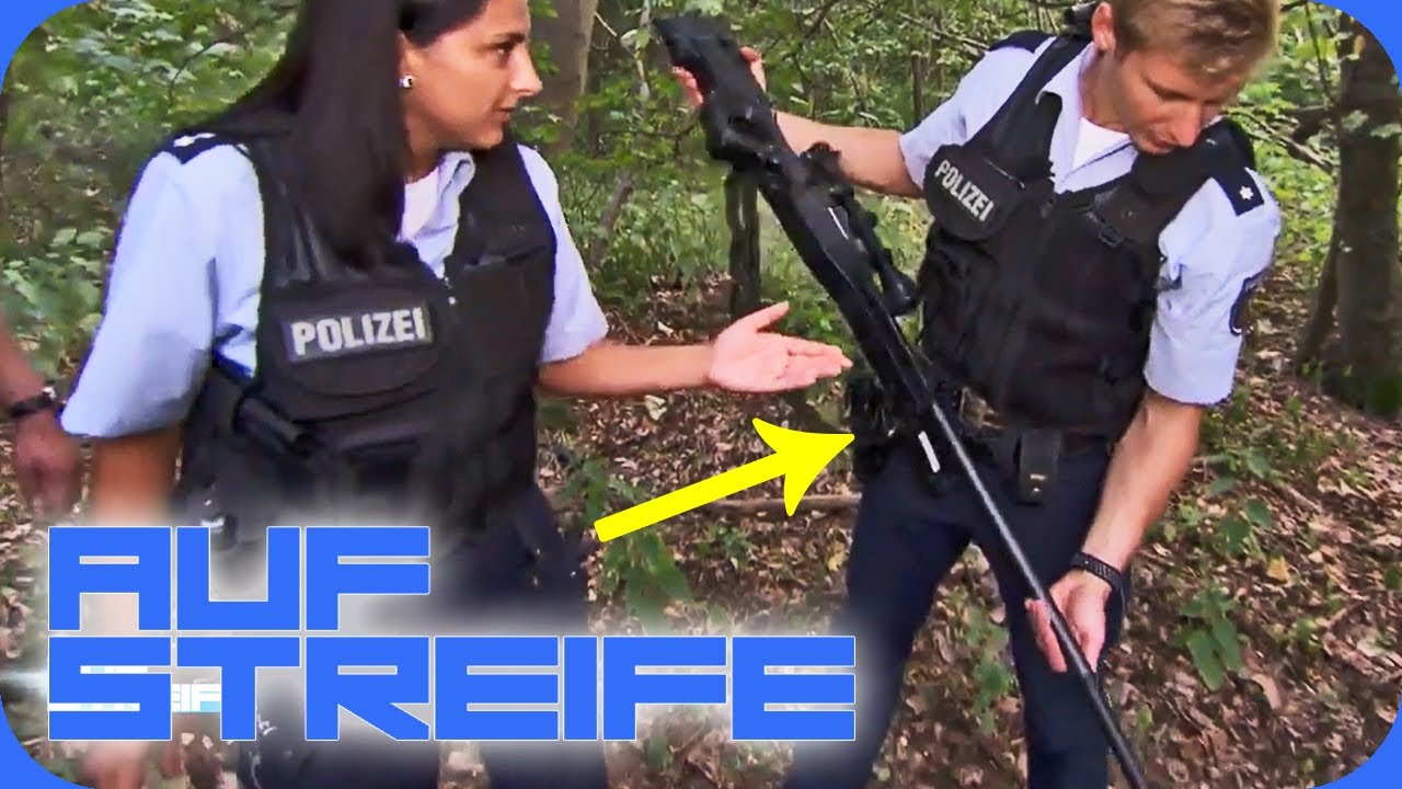 Im Wald einfach mal 'ne Waffe ausprobieren! | Auf Streife | SAT.1