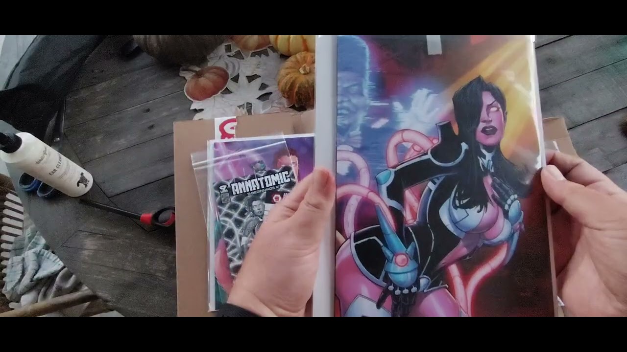 Comicsgate Unboxing: Annatomic by @TalkingDrawingwithShaneDavis and Yanzi Lin!