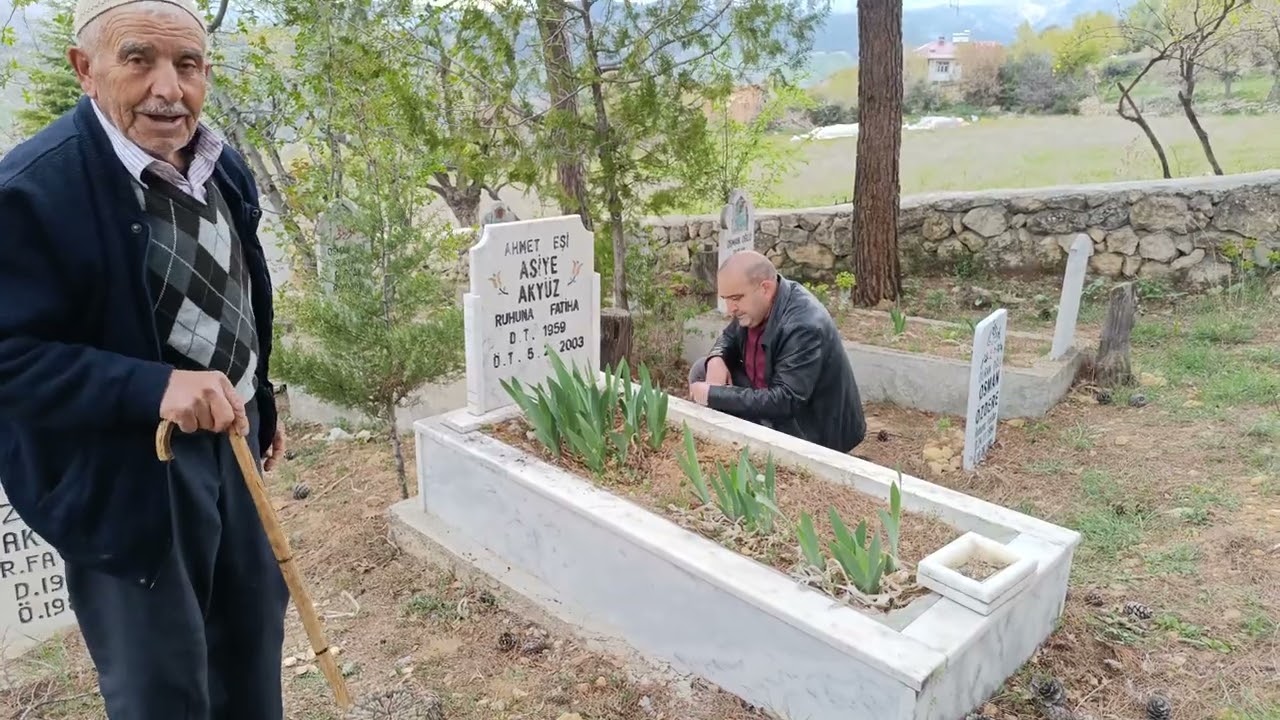 KATRANLI köyü Ramazan Bayramı arifesinde mezarlık ziyareti