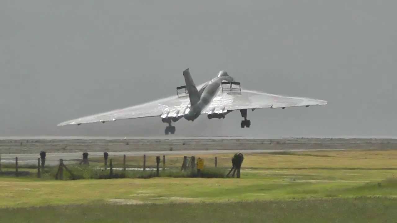 Vulcan lands at Manston