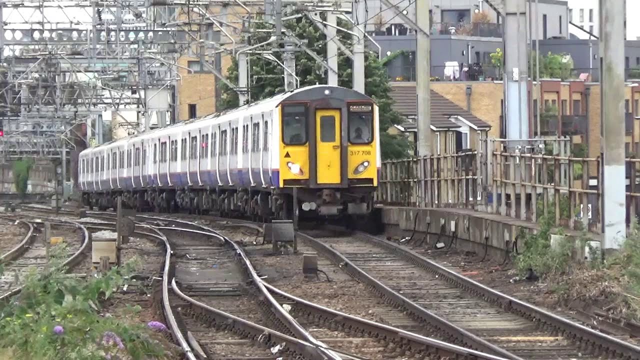 Evening rush hour at Bethnal Green | Monday 20th August 2018 | Part 1