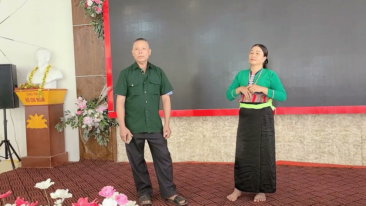 Đang Mường giao duyên tuyệt vời.chị Uyên anh Thoải thể hiện