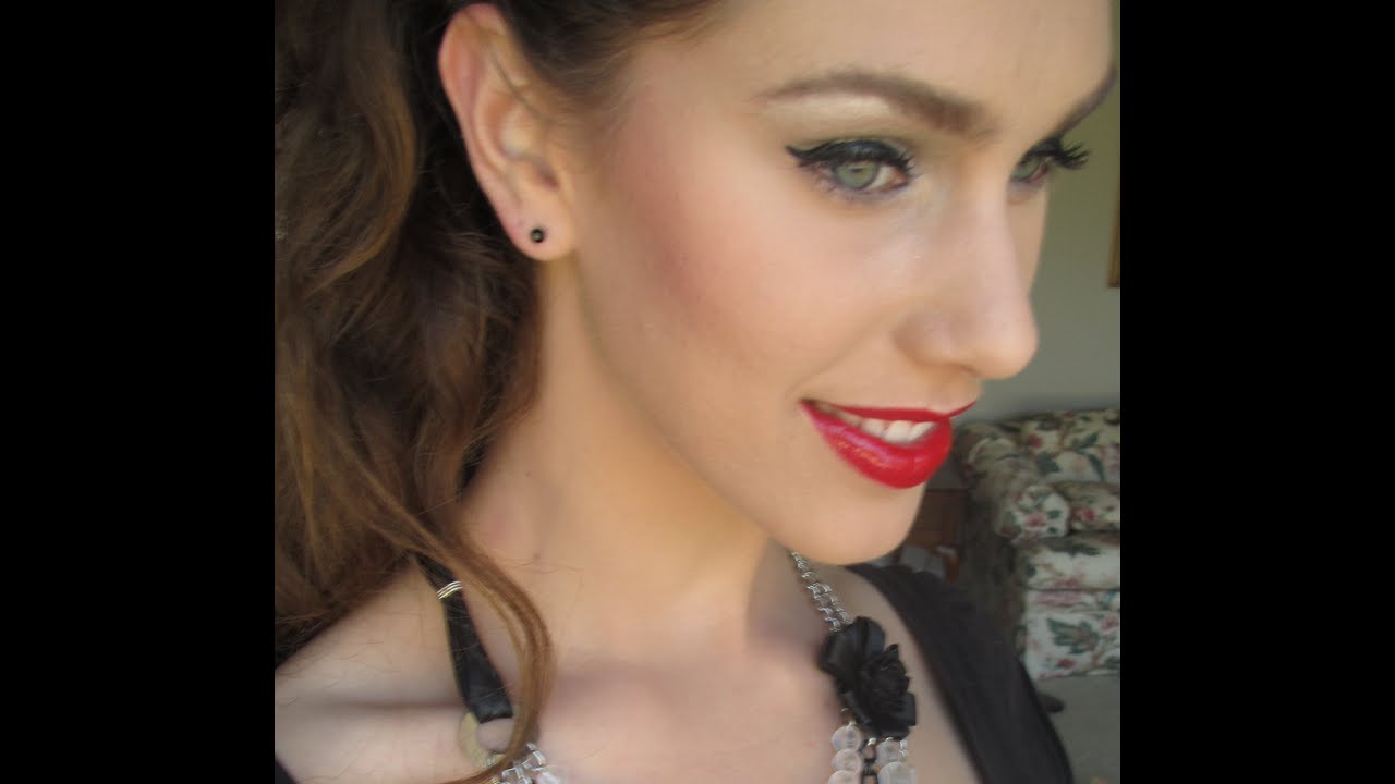 Beauty and Makeup Fall/Winter Runway Trends (Plus Hair, Jewelry, and Accessories!!)