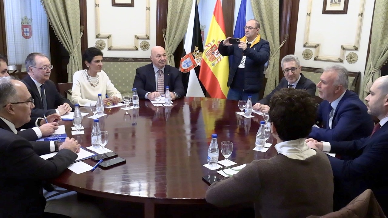 Reunión de trabajo entre Vivas y el ministro Torres con el Plan Estratégico sobre la mesa