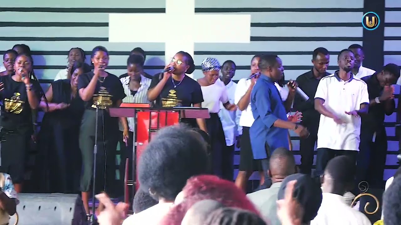 🔥 #worship :Abantu Bose Barahagurutse! Indirimbo ya Masezerano Yasize Bose Basimba (Live Concert)