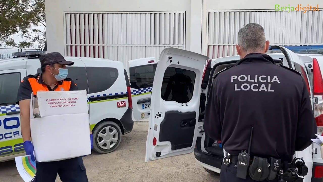 El Ayuntamiento de Berja comienza a repartir los libros que los alumnos dejaron en los centros